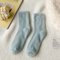 Plüschige Nerzsamt-Bodensocken in Hellblau-Grau für winterliche Wärme und Komfort - Einheitsgröße / Hellblau