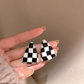 Orecchini a triangolo rétro con motivo a scacchiera bianco e nero e finitura lucida - Stile Triangolare a Scacchi Bianco e Nero (39#)