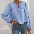 Blusa de mujer azul claro con mangas abullonadas, cuello redondo y detalle de lazo - S / Azul