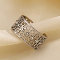 Anello in acciaio inossidabile con design geometrico traforato retrò e strass bianchi - Aperto Regolabile / Color Acciaio