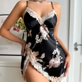 Schwarzes Satin-Nachthemd mit Blumendruck, champagnerfarbener Spitze und Seitenschlitz - S / Schwarz Blumig