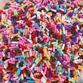 Vue macro de pépites de sucre colorées en pâte polymère pour la décoration de gâteaux - Granulés d'Argile Polymère de Couleur Foncée (2#)