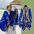 Poncho à capuche ethnique bleu et kaki avec motifs de chaînes et détails de franges - Couleur 29