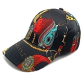 Damen Baseballkappe mit Blumenmuster und goldenen Kettenmotiven in der 45-Grad-Ansicht - M (56-58cm) / Schwarz