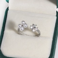 Detail of silver twisted band ring with imitation pearls and a zircon flower on a jewelry box - Flower-Shaped Zirconia Threaded (White Gold Color 9)