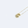 Gouden ketting met een 3D-letter C-hanger en fonkelende ingelegde zirkonia-stenen - Stijl C