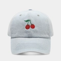 Hellblaue Jeans-Baseballkappe mit Kirschstickerei und klassischem gebogenem Schirm - Verstellbar / Hellblau Denim
