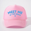 Rosa Trucker Cap mit blauem Meet Me At The Beach Schriftzug und Mesh-Einsatz - Verstellbar / Ganz Rosa