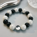 Pulsera de cuentas blancas y negras con dije de Yin Yang para parejas estilo Y2K - Estilo Espaciado de Tai Chi Único Blanco y Negro (10344)