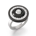 Bague moderne en acier inoxydable noir et argent ornée de cristaux de zircon brillants - US 6 / Style Zircone Noir et Argent (KR21493-D)