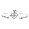Detail eines verstellbaren Silberarmbands mit Pavé-Herz und buntem Pfeil-Anhänger - Herz / Silber