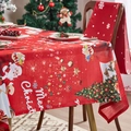 Detalle del mantel rojo de Navidad con Papá Noel y estampados de árboles festivos - Navidad Roja