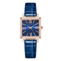 Détail du bracelet en cuir bleu et montre carrée quartz en or rose avec chiffres romains - Bleu