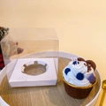 Cupcake scented candle in transparent gift box with white cardboard base and sweet topper - 1 Piece Blueberry Style