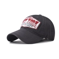 Dettaglio del cappellino in cotone lavato con toppa ricamata New York stile vintage - Regolabile / Grigio