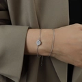 Minimalist double-layered silver snake chain bracelet with circular engraved pendant - 15+5cm / Silver