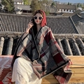 Poncho à capuche ethnique, motif à carreaux rouge et gris pour tenue de voyage en plein air - LM0298 Quadrillage Épais - Rouge Vin