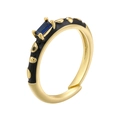 Anello aperto leopardato oro e nero con gemma blu rettangolare su sfondo bianco pulito - Oro Zirconia Blu