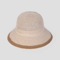 Dettaglio ravvicinato della trama in paglia traspirante e del bordo a tesa larga - M (56-58cm) / Beige con bordo Cammello