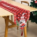 Detalle de camino de mesa navideño de cuadros rojos y negros con bordado de gnomos - Estilo D/Jacquard de Gnomo de Cuadros Rojos y Negros