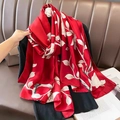 Sciarpa in seta con stampa floreale rossa e bianca protettiva dal sole su top nero - 90*180cm / Rosso