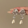 Pendientes vintage franceses con flores de strass y perlas colgantes de plata - Estilo Perla Flor con Pin de Plata / Plateado