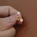 Pendientes de circonita redonda dorada con engaste de 4 garras y cierre de rosca - Oro Circonita Redonda 3mm (Individual)