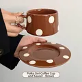 Nordisches Vintage-Kaffeebecher-Set mit braunem Punktemuster aus Keramik - 250ML / Gepunktete Kaffeetasse & Untertasse - Kaffee
