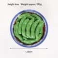 Modelo de comida de frijoles verdes artificiales en tazón de cerámica decorativo - Edamame
