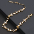 Dettaglio del bracciale a stella placcato oro con occhio del male e zirconi bianchi - Nero