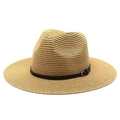 Detalle de sombrero panamá de paja tejida con banda de cuero negro y hebilla - M (56-58cm) / Caqui