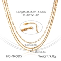 Détail montrant les mesures et le fermoir du collier triple épaisseur en acier inoxydable - Collier Doré à Trois Rangs (HC-N40815)