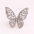 Macro dell'anello a farfalla in argento con micro-pave di zirconi e dettagli traforati - Aperto Regolabile / Platino
