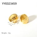 Detailed view of 18K gold plated stainless steel chunky hoop earrings with wavy texture - Wave Textured Round Style (YYE023459)