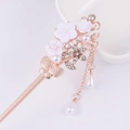Detail of golden floral hair stick with white flowers, hanging pearls and tassel - Gold White Flower Butterfly Tassel (FZ017)