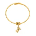 Pulsera abierta bañada en oro de 18k con un colgante de cafetera moka y circonitas blancas - Estilo C-Cafetera Moka