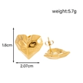Boucles d'oreilles cœur géométriques en acier inoxydable doré avec design 3D facetté - Coupe Coeur Géométrique (ER-1551)