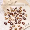 3D-Harz-Nagelkunst-Anhänger in Maillard-Brauntönen mit Schleifen und Kamelienblüten - 03 Gemischter Zweifarben-Stil (ca. 30 Stück)