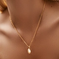 Elegant 18K gold chain necklace with an oval faux pearl vintage style pendant - KN0457-Oval Vintage Gemstone