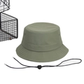 Dettaglio di un cappello da pescatore verde militare con cinturino antivento regolabile - S 56CM / Verde