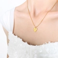 Goldene Herzanhänger-Halskette mit drei kleinen Zirkonia auf eleganter Schlangenkette - 45+5cm / Goldene Halskette (P1475)