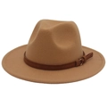Chapeau fedora classique en laine camel à bord large et garniture en cuir marron de profil - Camel (Bord Plat Corde Jaune)