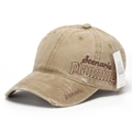 Détail de la casquette de baseball en coton kaki avec broderie latérale et visière effet usé - Kaki