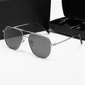 Lunettes de soleil aviateur en métal argenté avec verres polarisés gris foncé - Monture Argent Verres Gris Noir (Polarisés)