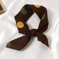 Foulard en coton-lin marron avec motifs à pois verts et jaunes sur fond de soie - 55x55cm / Pois Bicolores Café Foncé