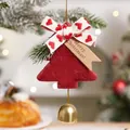 Roter Filz Weihnachtsbaumschmuck mit beiger Schleife, Holzschild und goldener Glocke - Filz und Metall / Rote Weihnachtsbaumglocke