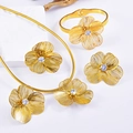 Set gioielli dorato con collana a fiori traforati, bracciale, orecchini e anello con zirconi - Set di Zirconi