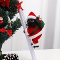 Babbo Natale nero che sale la scala bianca con sacco di regali verde decorativo - Pelle Nera Scala Arrampicante