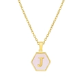 Collana esagonale dorata con intarsio rosa e ciondolo lettera J in stile minimal - Lettera J (Oro/Con Catena)