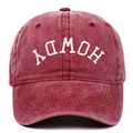 Cappellino da baseball in cotone bordeaux lavato con ricamo Howdy a specchio bianco - Regolabile / Borgogna